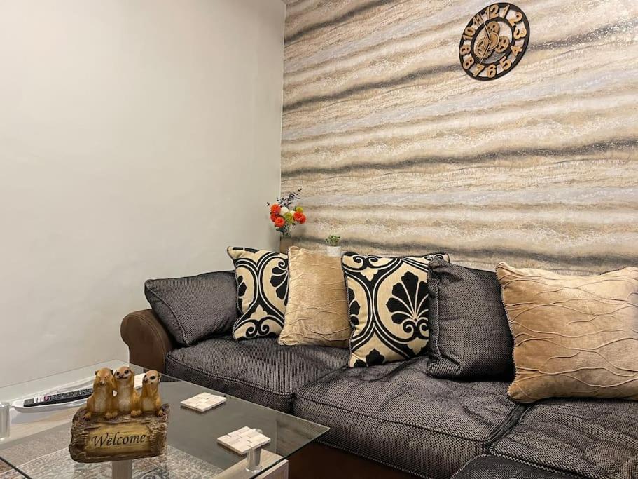Апартаменты Beanies Lornestreet Four Bed House Суиндон Экстерьер фото