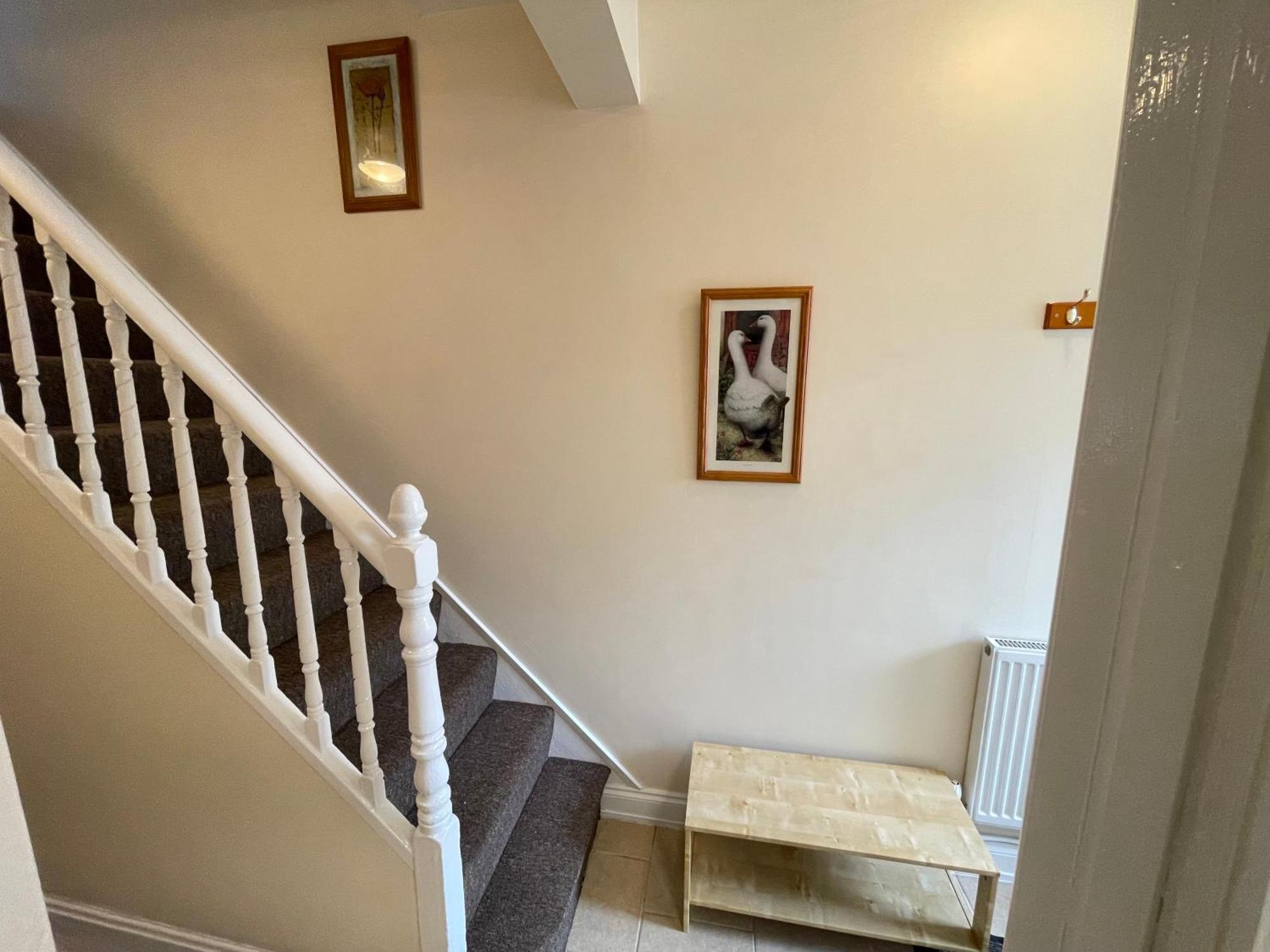 Апартаменты Beanies Lornestreet Four Bed House Суиндон Экстерьер фото