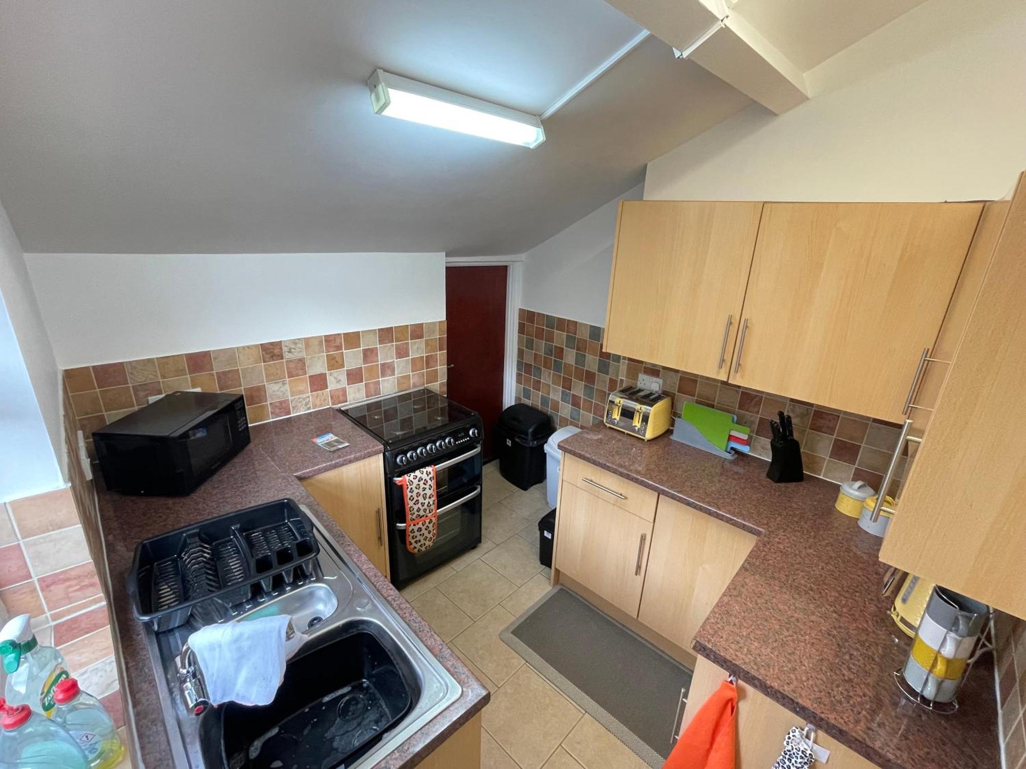 Апартаменты Beanies Lornestreet Four Bed House Суиндон Экстерьер фото